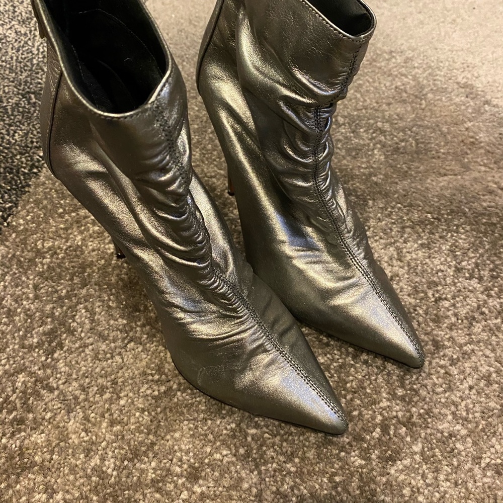Shoes - Picture 3 of 4